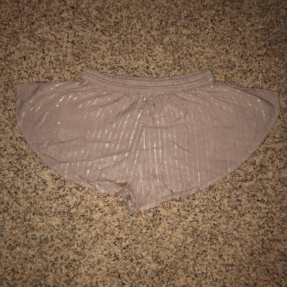 Urban Outifitters Flounce Short - Picture 3 of 3